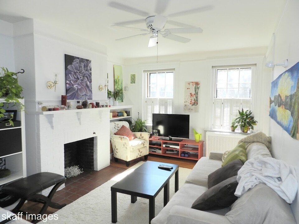 40 Linnaean St, Unit 2 in Cambridge, MA - Building Photo