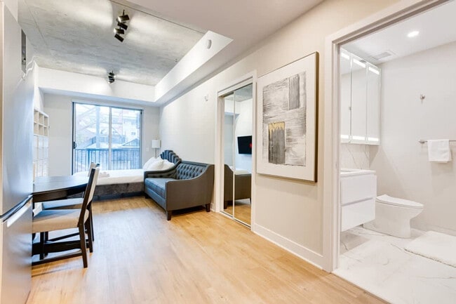742 Rue William
