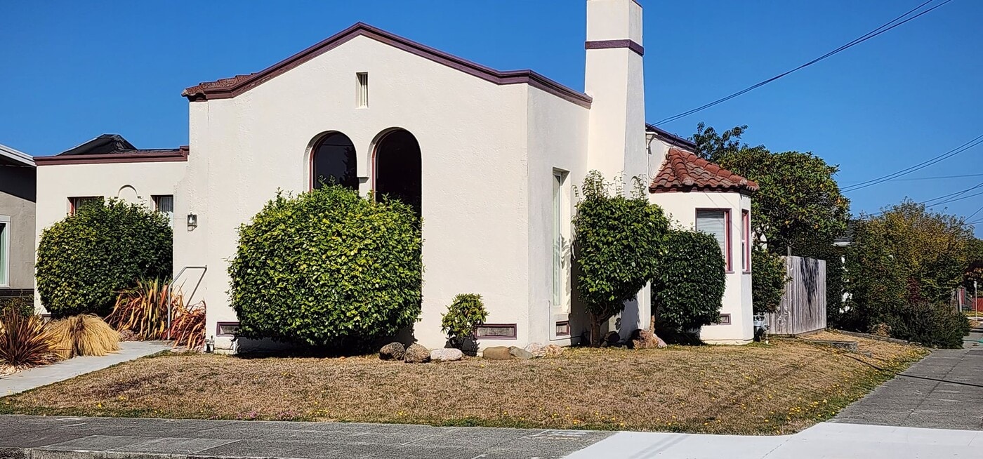 735 Huntoon St in Eureka, CA - Building Photo