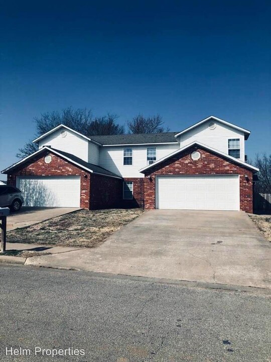 96 W Rainsong St in Farmington, AR - Building Photo