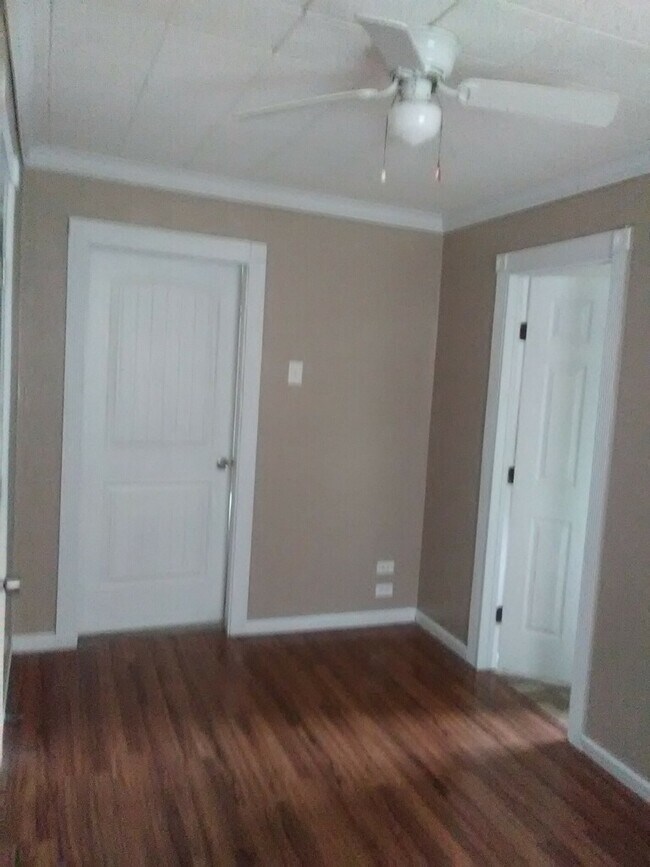 120 W DARBY ST in Bridge City, TX - Building Photo - Building Photo