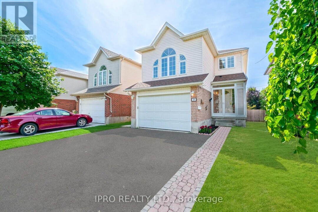 19 Marisa St in Kitchener, ON - Building Photo