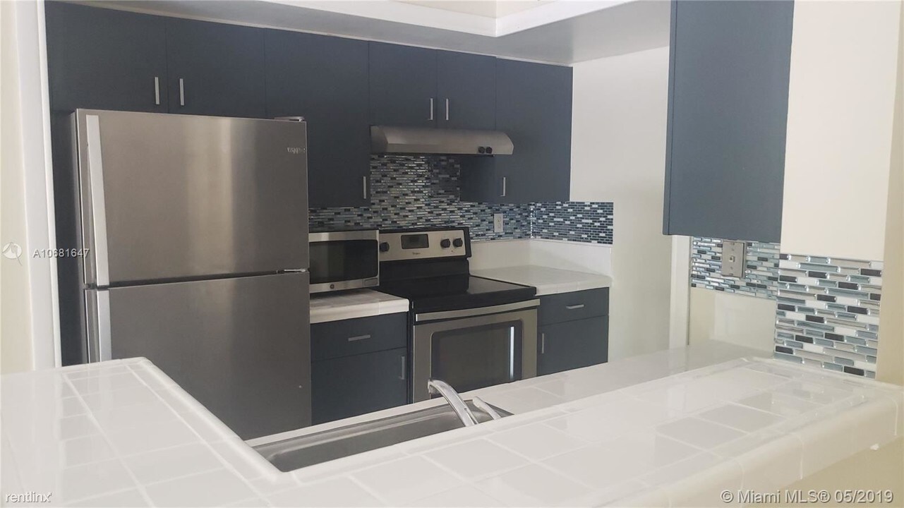 15201 SW 80th St-Unit -Apt 103 in Miami, FL - Building Photo