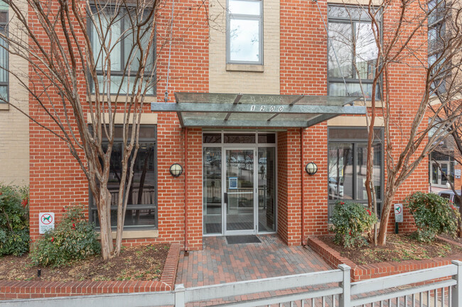 The Hartford Condominium in Arlington, VA - Building Photo - Building Photo