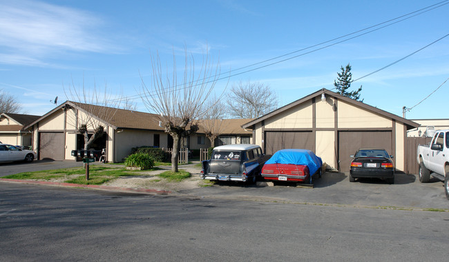 247 Robin Way in Santa Rosa, CA - Building Photo - Building Photo