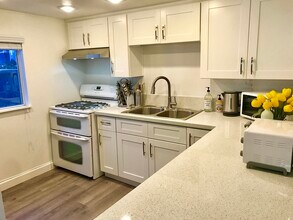 2414 N Alvarado St, Unit c in Los Angeles, CA - Building Photo - Building Photo