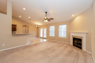 10341 Shelby Creek Rd N in Jacksonville, FL - Foto de edificio - Building Photo