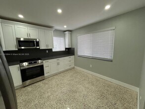 4242 NW 5th St in Miami, FL - Foto de edificio - Building Photo