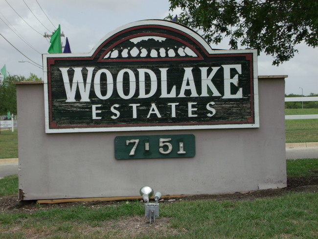 Woodlake Estates in San Antonio, TX - Building Photo - Building Photo