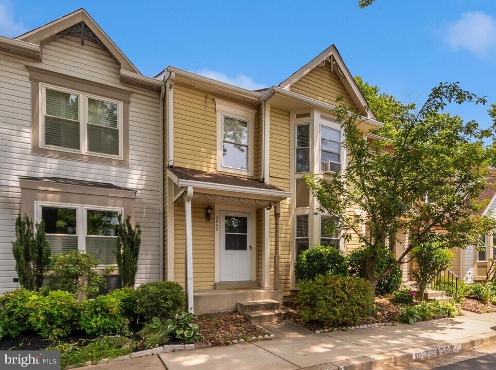 2849 Schoolhouse Cir in Silver Spring, MD - Foto de edificio
