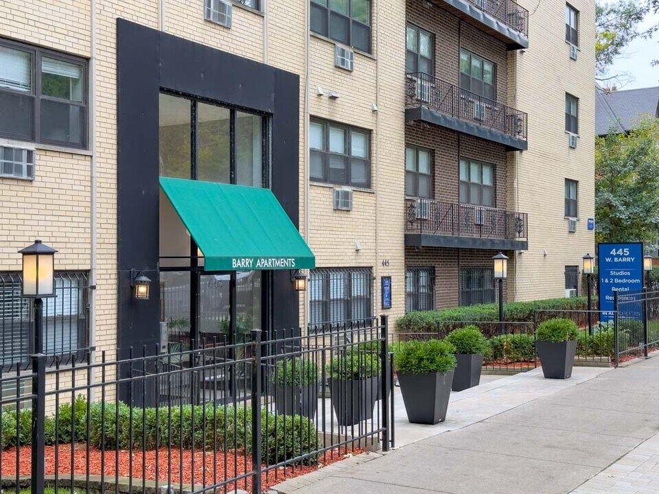 450 W Barry Ave in Chicago, IL - Foto de edificio