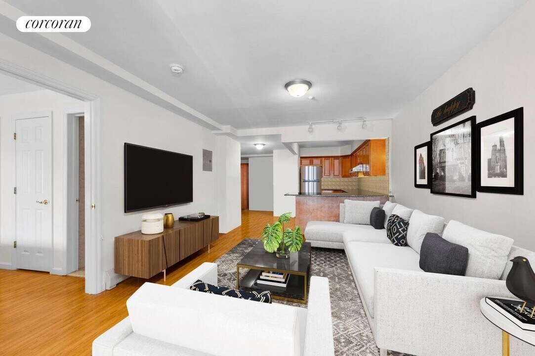 2323 31st Ave in Queens, NY - Foto de edificio