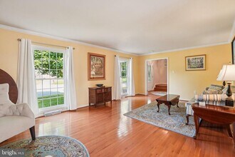 5405 Francy Adams Ct in Fairfax, VA - Foto de edificio - Building Photo