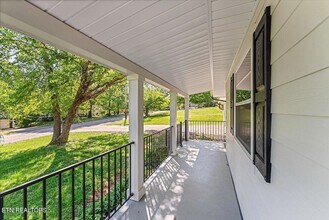 221 Medford Rd in Knoxville, TN - Foto de edificio - Building Photo