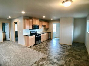 334-334 SW 12th St in Redmond, OR - Building Photo - Building Photo