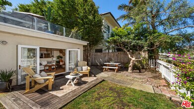 424 Carroll Canal in Los Angeles, CA - Building Photo - Building Photo