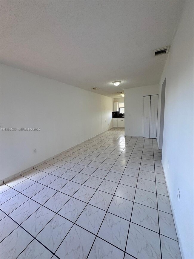 227 E 7th St in Hialeah, FL - Building Photo - Building Photo