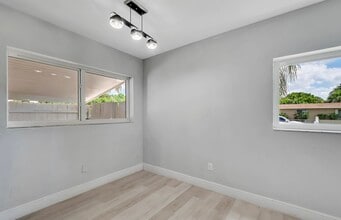 9710 SW 161st St, Unit 2 in Miami, FL - Building Photo - Building Photo