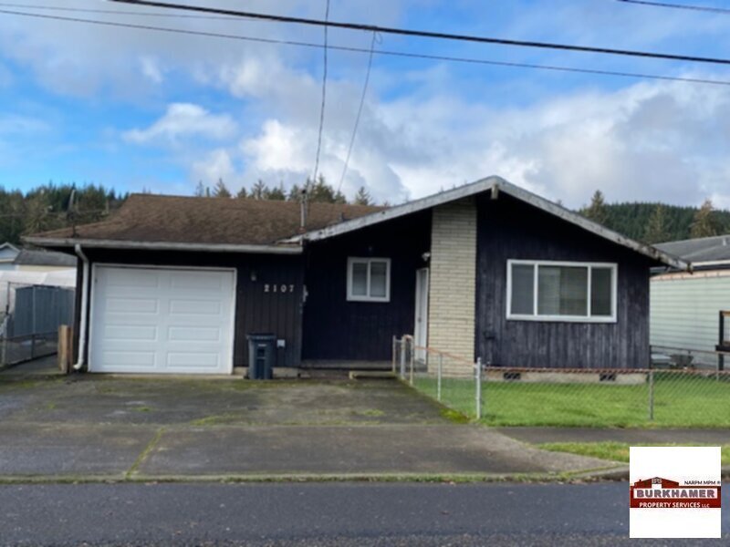 2107 Broadway Ave in Hoquiam, WA - Building Photo