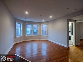 5029 N Harding Ave, Unit #5027-3E in Chicago, IL - Foto de edificio - Building Photo