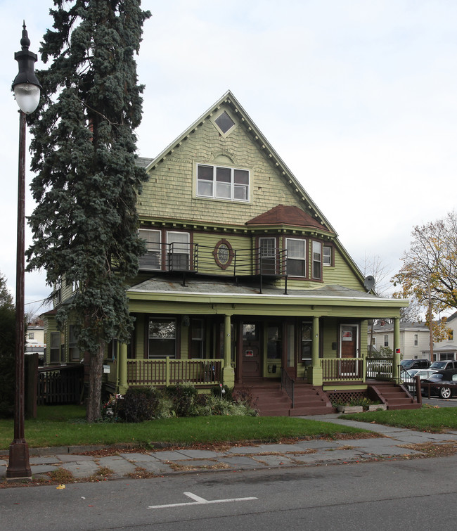 21 Main St in Kingston, NY - Foto de edificio - Building Photo