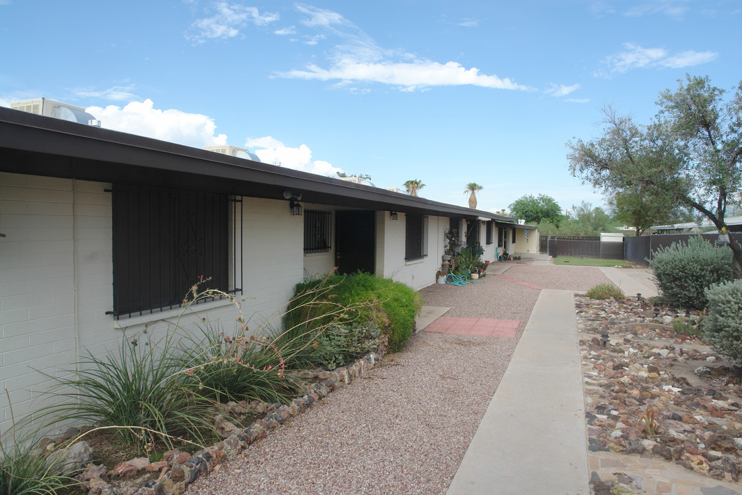 2824 N Estrella Ave in Tucson, AZ - Foto de edificio