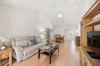 1626 Brookhouse Dr, Unit BR235 in Sarasota, FL - Building Photo - Building Photo