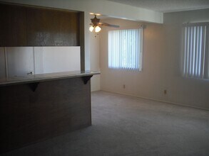 2600 Victoria Ave in Port Hueneme, CA - Building Photo - Building Photo