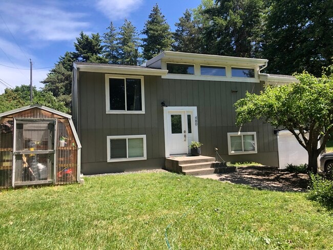 property at 480 NW Polaris St