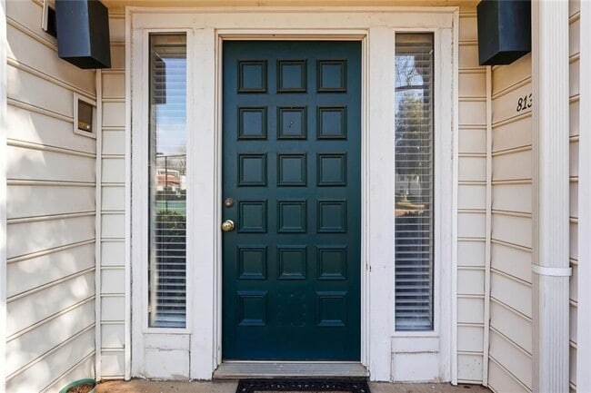 813 Serramonte Dr in Marietta, GA - Foto de edificio - Building Photo