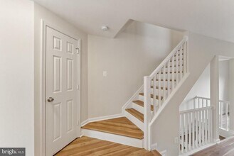 5905 Sir Cambridge Way in Alexandria, VA - Building Photo - Building Photo