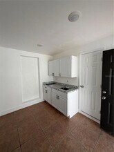 1702 W Dempsey Ave, Unit B in Tampa, FL - Building Photo - Building Photo
