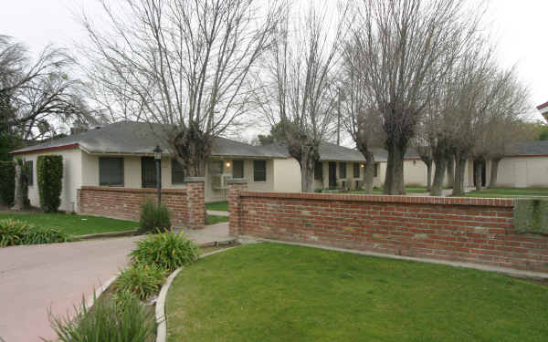 3498-3510 E Clinton Ave in Fresno, CA - Building Photo - Building Photo