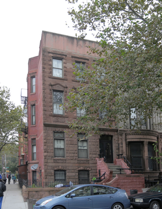 235 Hancock St in Brooklyn, NY - Building Photo