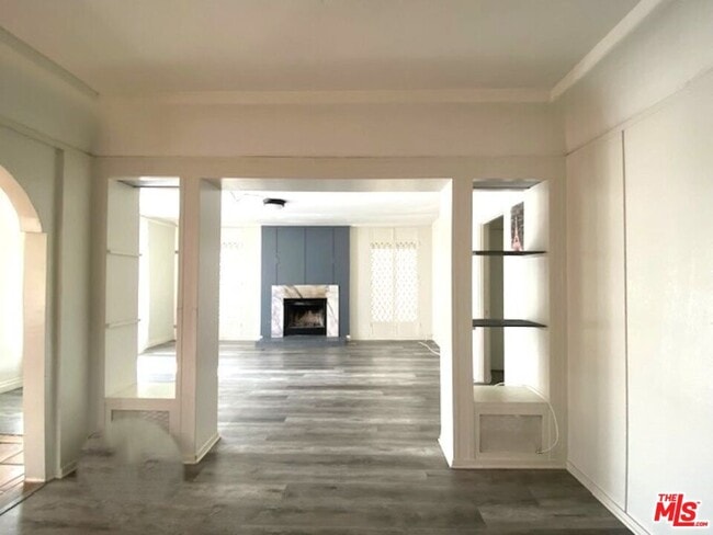 property at 10623 Kinnard Ave