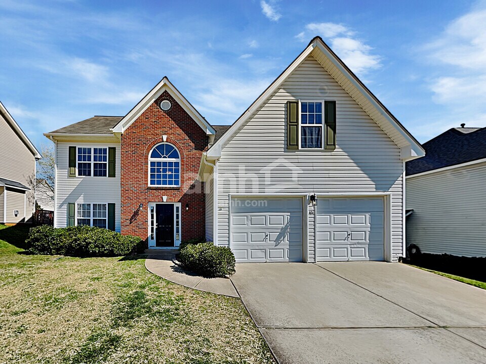 108 Dunnell Rd in Mooresville, NC - Building Photo