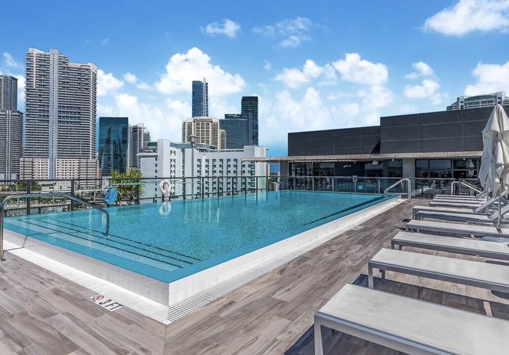 201 SW 17th Rd, Unit 902 in Miami, FL - Building Photo