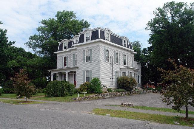 10 Pleasant St in Georgetown, MA - Building Photo - Building Photo