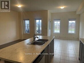 33 Brixham Ln in Brampton, ON - Building Photo - Building Photo