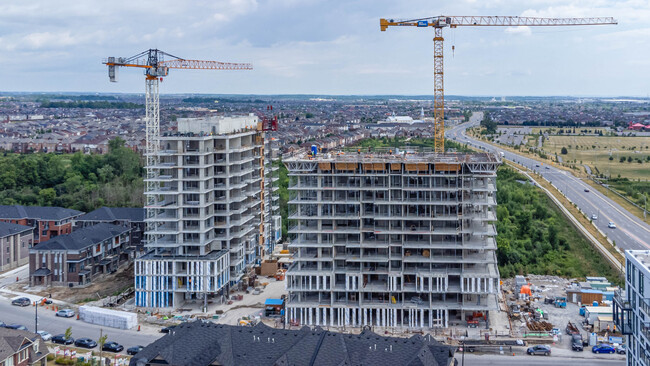 Mont Vert Condos in Brampton, ON - Building Photo - Building Photo