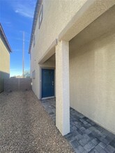 4672 Admiral Clfs Ave in Las Vegas, NV - Building Photo - Building Photo