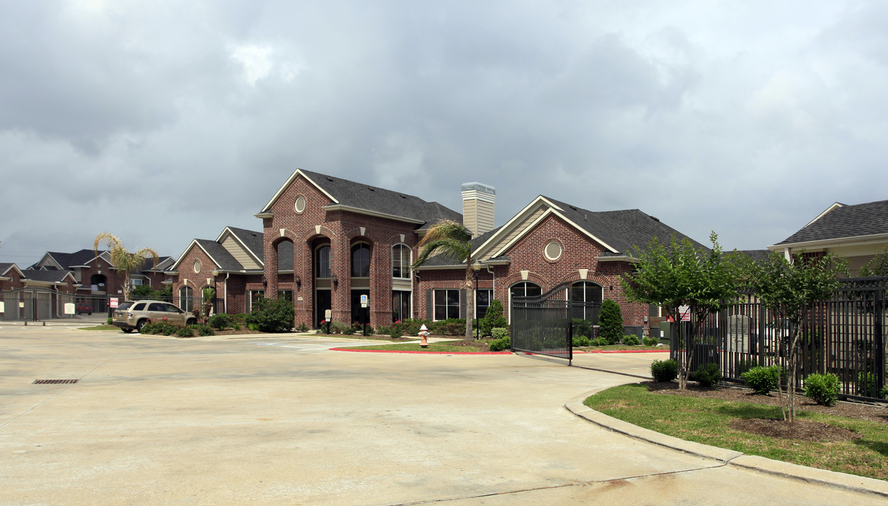 Seville Place Apartments in La Porte, TX - Building Photo