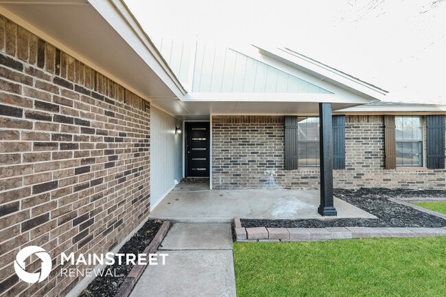 property at 2705 Fairfield Dr