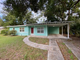 112 Belmont Dr in Palatka, FL - Building Photo