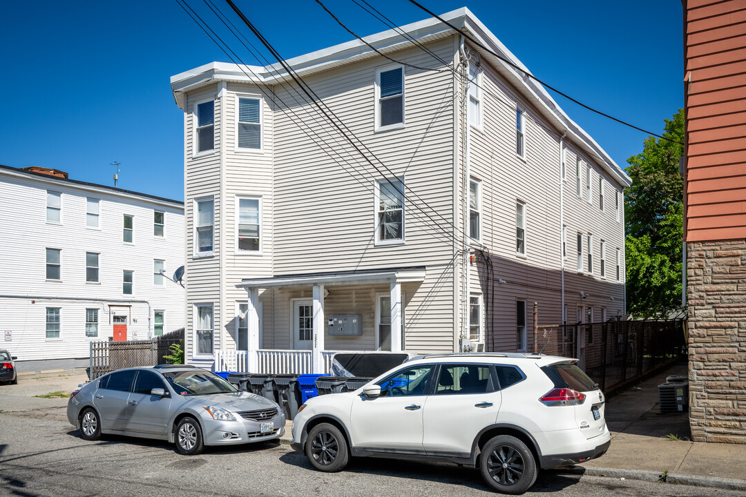 121 Tell St in Providence, RI - Foto de edificio