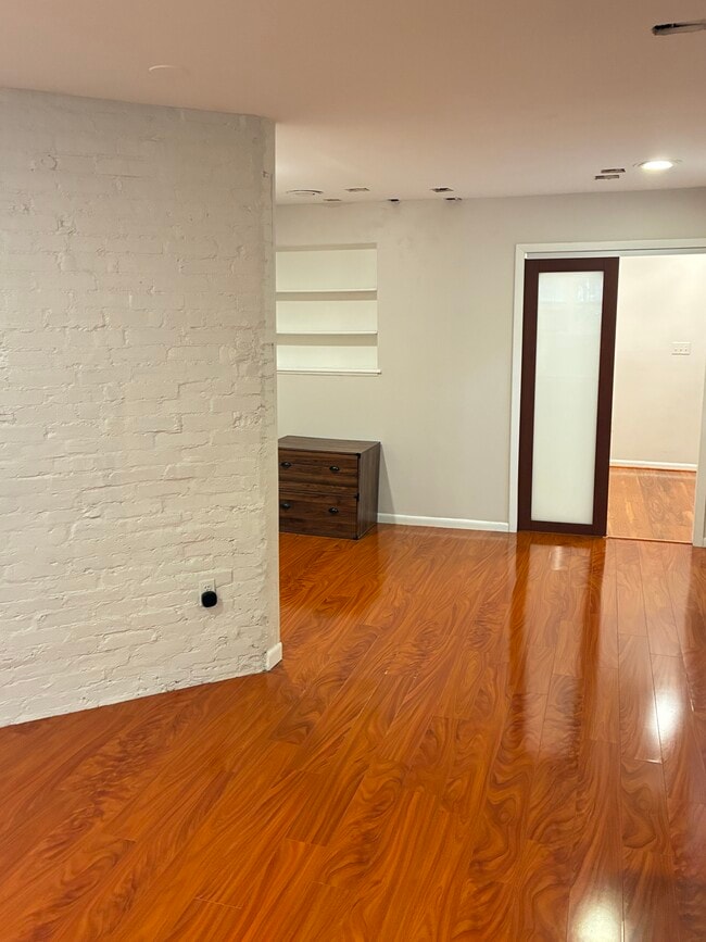 625 C St NE, Unit Capitol Hill One Bedroom in Washington, DC - Foto de edificio - Building Photo