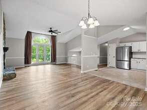 3124 5th Street Pl NE in Hickory, NC - Building Photo - Building Photo