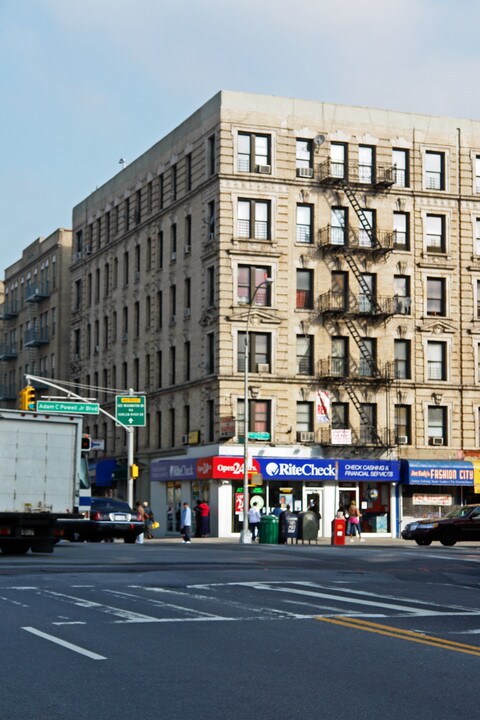 2500 Adam C Powell Blvd in New York, NY - Foto de edificio