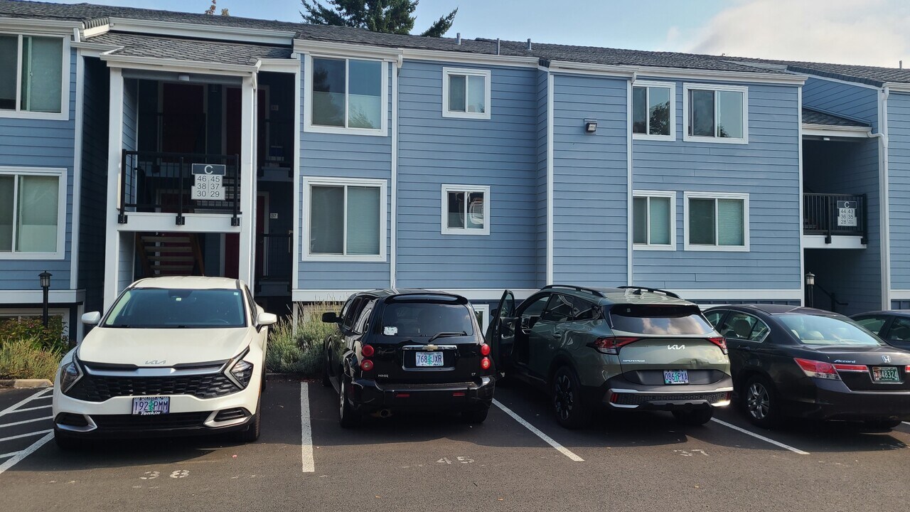 47 Eagle Crest Dr, Unit 29 in Lake Oswego, OR - Building Photo