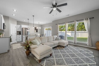 209 A Jimmy H Dr in Jonesburg, MO - Building Photo - Building Photo